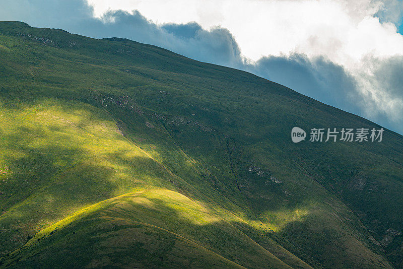 Babin zub - Stara planina，塞尔维亚。Babin zub是塞尔维亚东南部Stara Planina山脉的一座山峰。